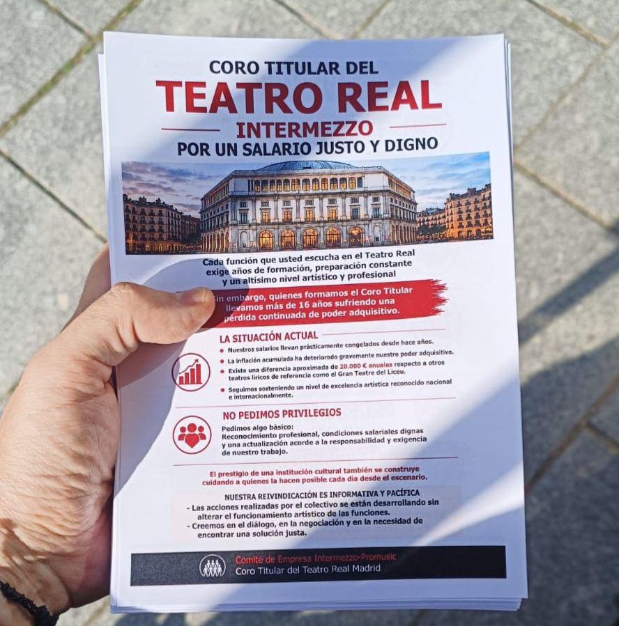 Ejemplo de las octavillas informativas que está repartiendo el Coro en el Teatro Real