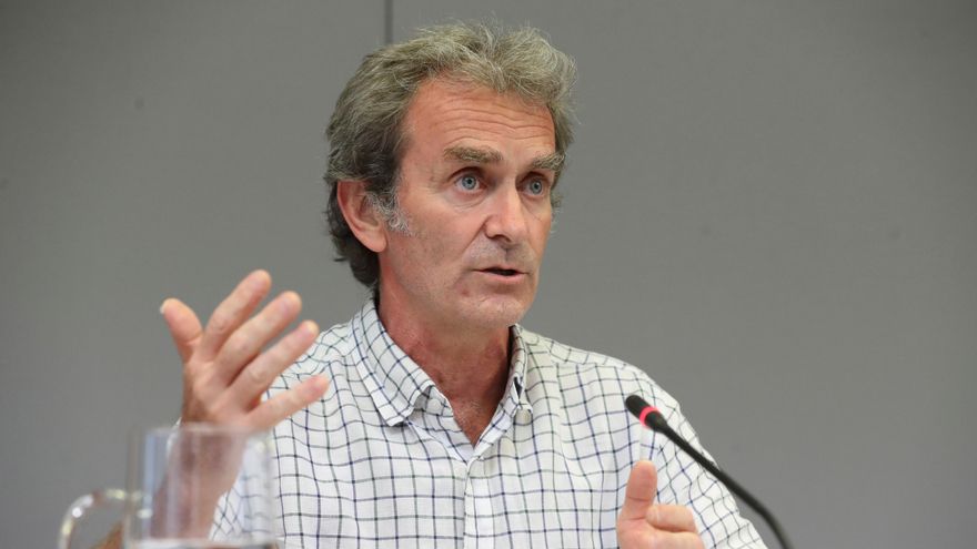 El director del Centro de Coordinación de alertas y Emergencias Sanitarias, Fernando Simón, durante la rueda de prensa ofrecida este lunes para informar acerca de los últimos datos acerca de la pandemia del coronavirus. EFE/Kiko Huesca
