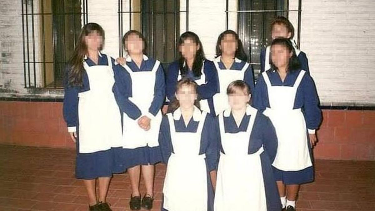 Imagen de archivo de algunas de las mujeres que han denunciado al Opus Dei por trata y explotación laboral vestidas como sirvientas