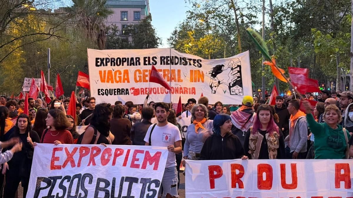 Más de un millar de personas se concentran en Barcelona en apoyo a Maricarmen y a la huelga general
