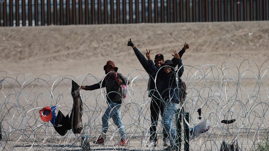 Migrantes en México caen en estafas de hasta 20.000 dólares ante las fallas del CBP One