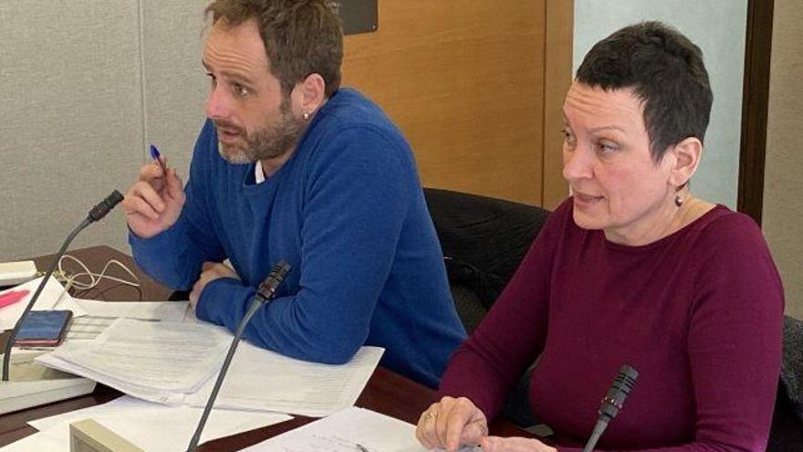 El responsable de organización de Podemos Región de Murcia, Ángel Luis Hernández, junto a la diputada regional María Marín