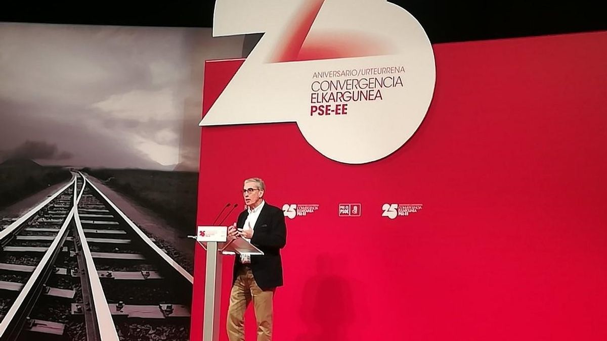 El eurodiputado Ramón Jáuregui anuncia en Bilbao su decisión de abandonar la política