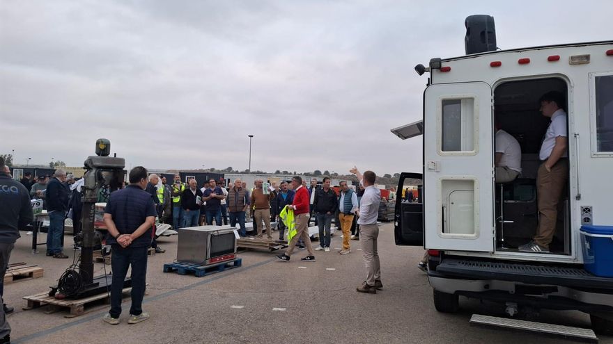 Coches de Policía, tractores o cachivaches en el 'Cazasubastas' español: "Lo más raro que he vendido ha sido un tanque militar"