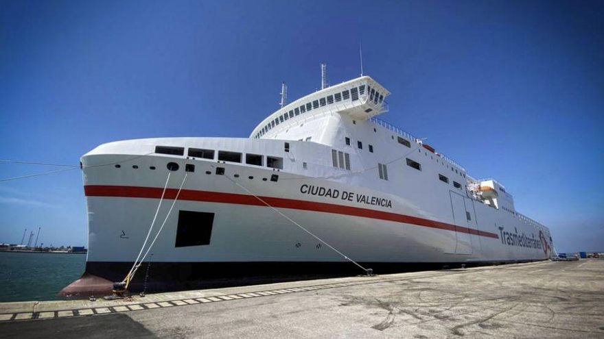Adjudicada a Trasmediteránea por 4,2 millones la línea marítima Canarias-Península