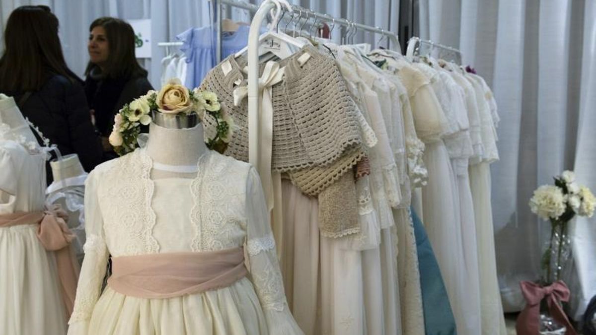 Vestidos de Comunión en una imagen de archivo.