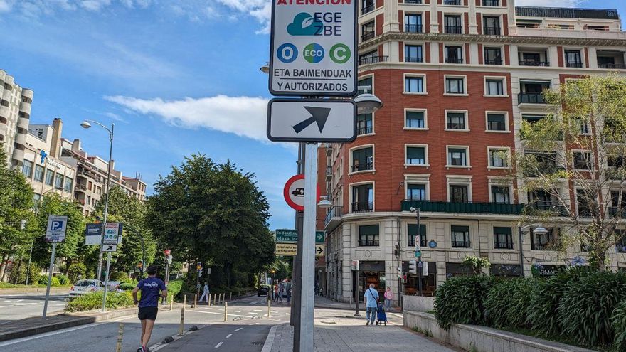 Bilbao estrena la zona de bajas emisiones: muchas dudas y pocas diferencias en el tráfico en el primer día
