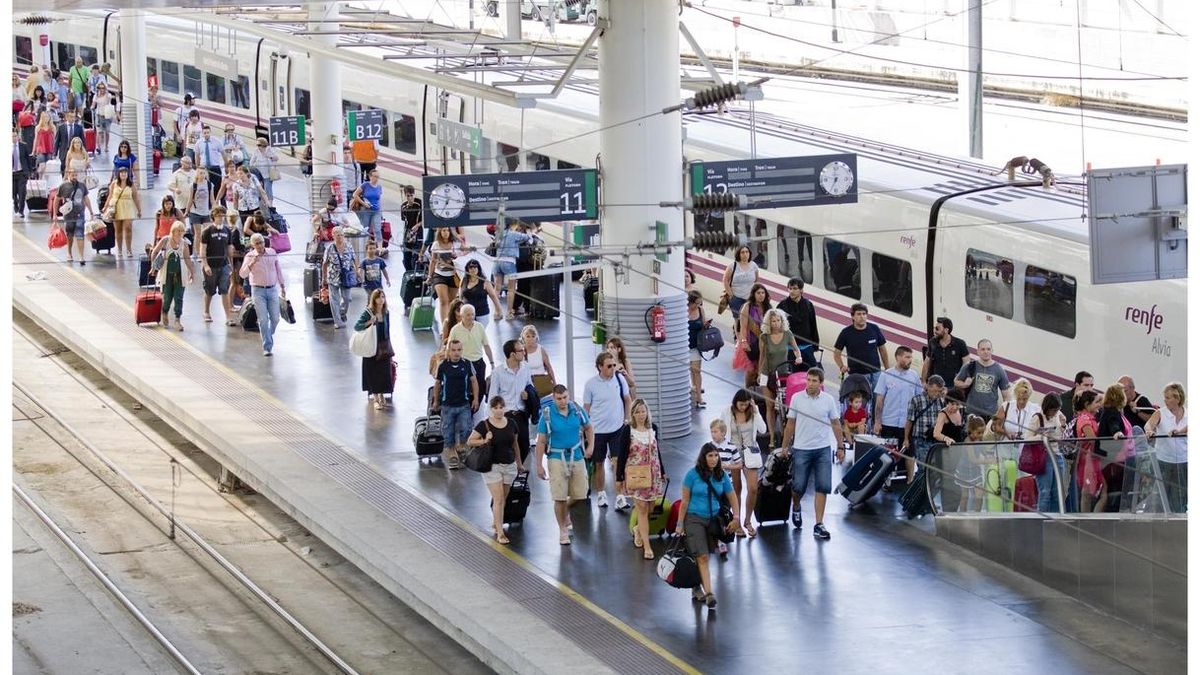 Renfe aumenta sus servicios de Cercanías en San Sebastián con el horario de invierno que entra en vigor este lunes