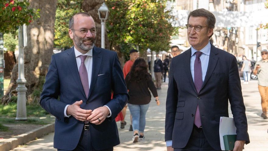 El líder del PP, Alberto Núñez Feijóo, se reúne en Santiago con el presidente del Grupo Popular Europeo, Manfred Weber.