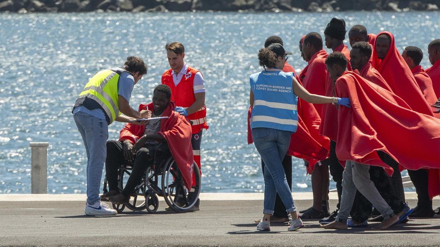 Llegan a Lanzarote 165 personas rescatadas en tres operaciones, una con caídas al mar