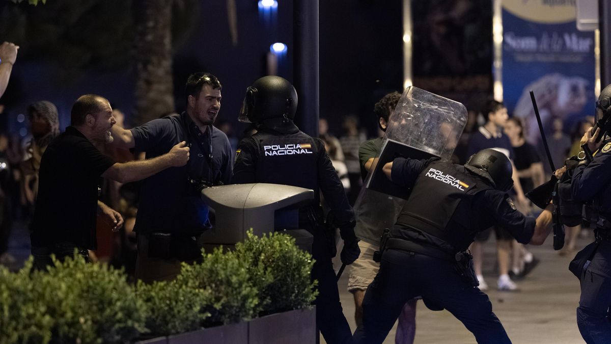 L'actuació policial a Palma en la protesta d'aquest diumenge.