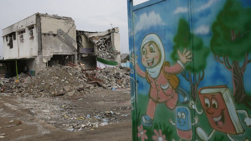 Lo que quedó del edificio de la escuela Shajarat Tayyibe en Minab, en la que murieron 185 personas.