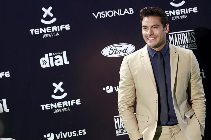 El cantante mexicano Carlos Rivera en los premios de la cadena Dial. EFE/Cristóbal García