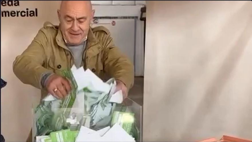 El misterio de la mano del edil socialista de Úbeda que sacó el premio del sorteo navideño para la madre de su compañera