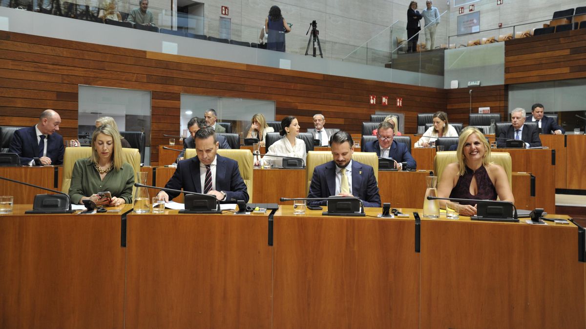 Los presupuestos de PP y Vox en Extremadura afrontan su aprobación con el sello de la extrema derecha a pocos meses del cierre del ejercicio