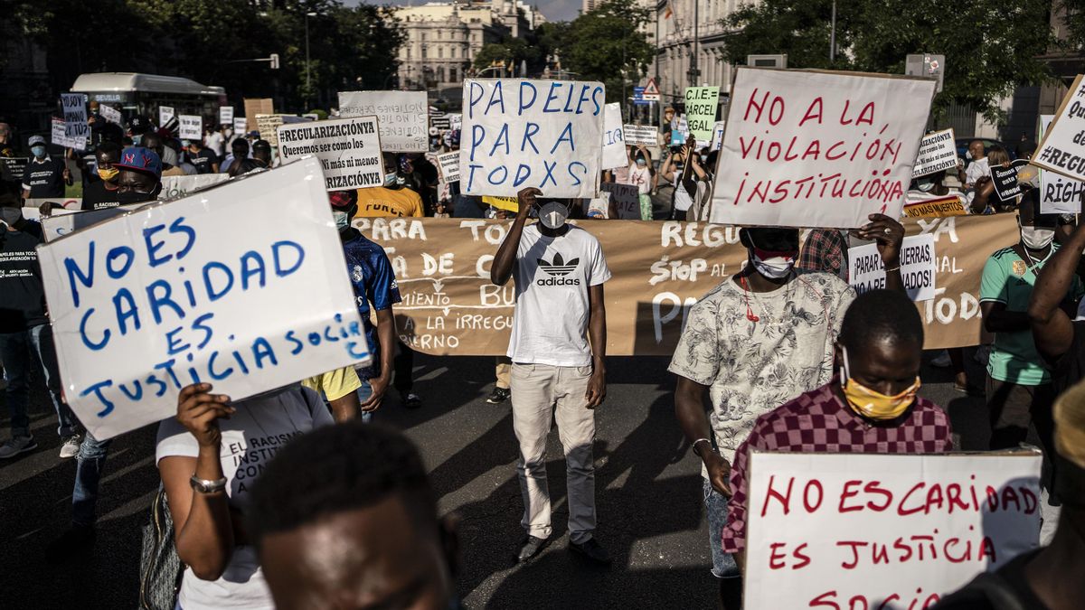 Papeles y derechos para miles de personas en Canarias gracias a la regularización: ''No es caridad, es justicia social''