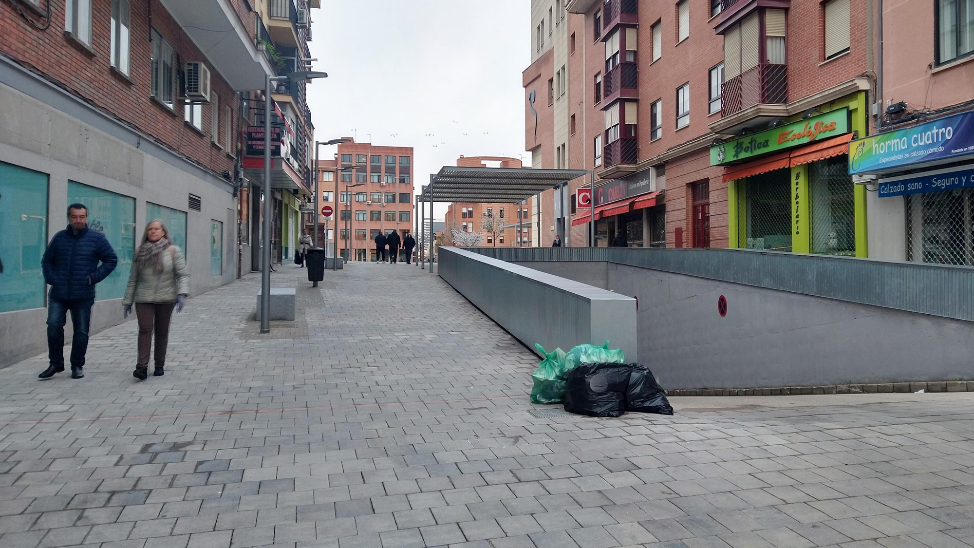 Vista de la plaza de la Remonta reformada
