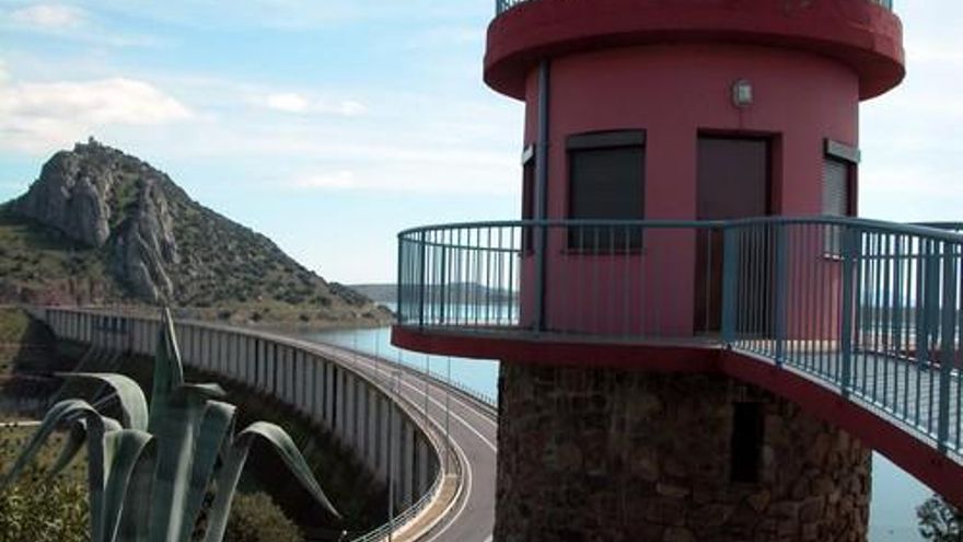 El coste del regadío Tierra de Barros sube 100 millones y los agricultores tendrán que firmar otro convenio