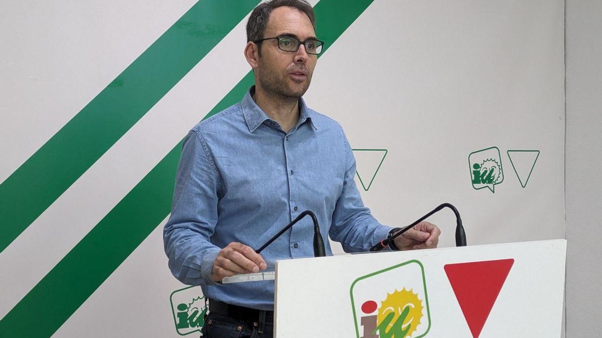 El coordinador de IU-A y diputado de Sumar en el Congreso, Toni Valero, en rueda de prensa en Málaga.