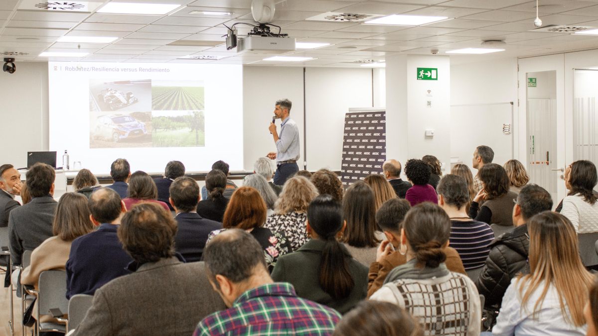 Bastien Sachet, CEO de Earthworm Foundation, durante su ponencia