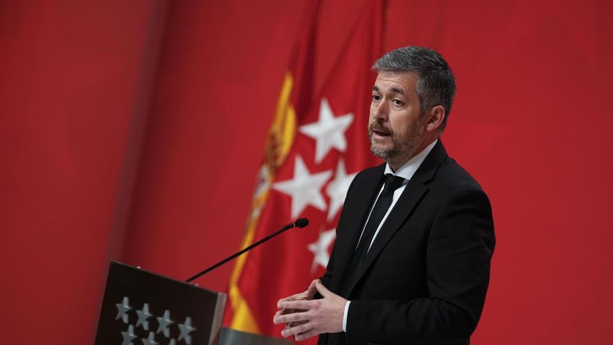 El Gobierno de Ayuso asegura que no le "consta" que una diputada de Vox denunciase que un exconsejero intentó besarla