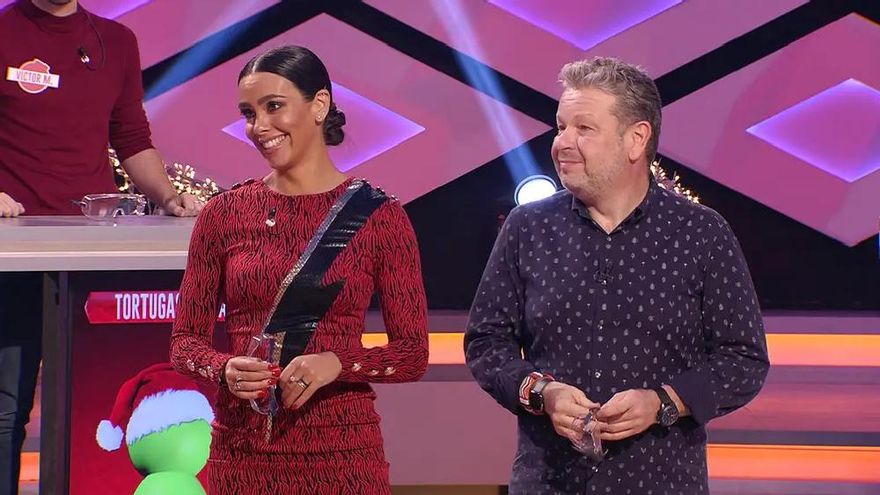 Pedroche dio una pista sobre su vestido en su visita a 'Boom' junto a Chicote