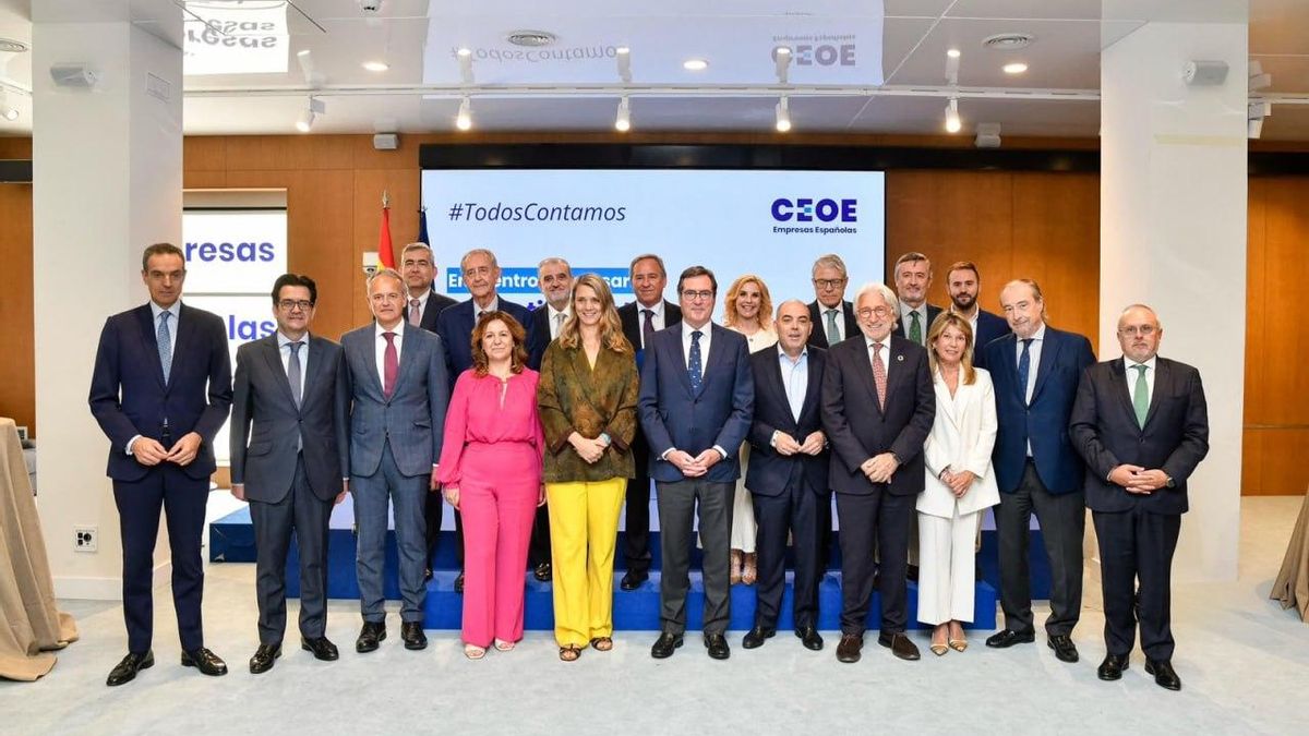 Los empresarios piden que las mutuas den el alta médica y recuperar el despido por "absentismo"