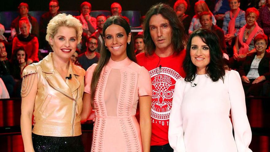 La presentadora y el jurado de Tú sí que sí
