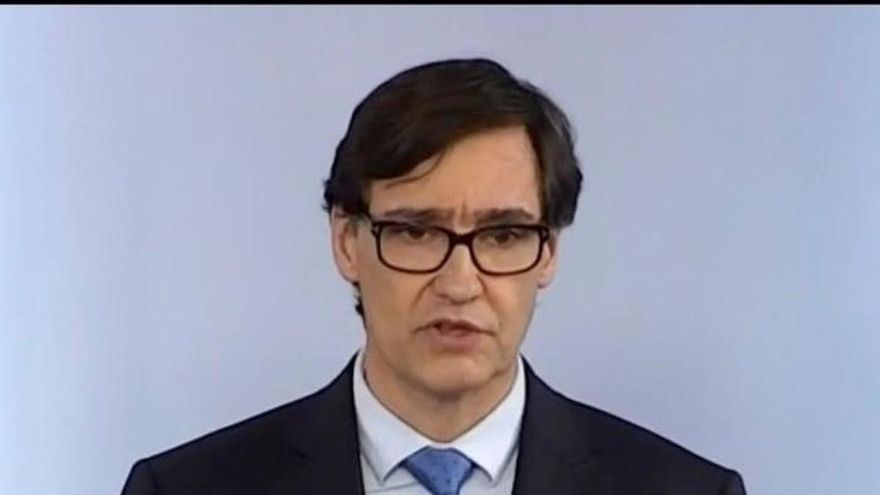 Captura de la señal institucional del Palacio de la Moncloa del ministro de Sanidad, Salvador Illa, durante la rueda de prensa tras el Consejo de Ministros este martes en el Palacio de la Moncloa, en Madrid.