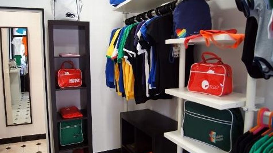 Además de bolsos y camisetas trabaja para empresas.