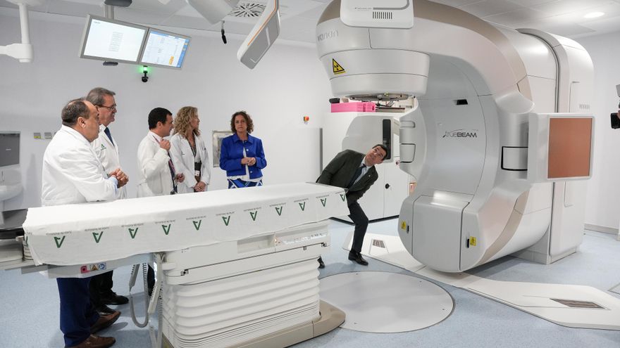 Mareas Blancas acusa a Moreno de alentar "una sanidad para ricos" al "no querer solucionar el colapso en la pública"