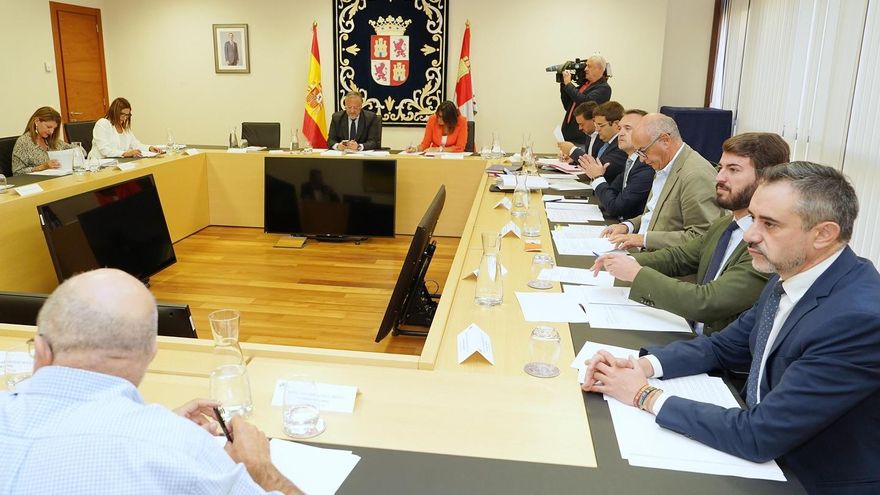 Las Cortes de Castilla y León debatirán la Ley de 'Concordia' de PP y Vox pese al intento de Mañueco de aplazarla y retirarla