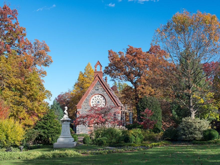 Capilla en Oak Hill Cemetery.