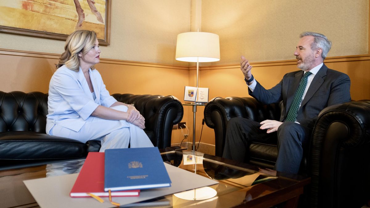 Pilar Alegría y Jorge Azcón, durante el encuentro que mantuvieron la semana pasada en el despacho del presidente aragonés.