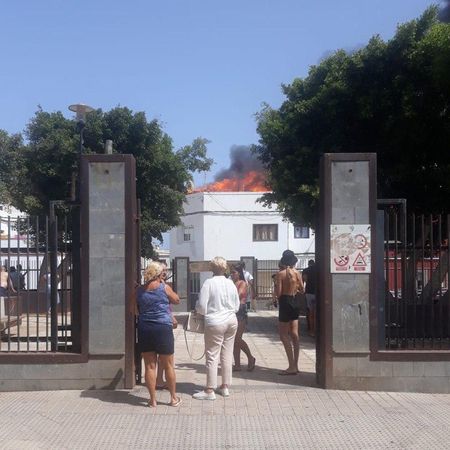 Incendio en una vivienda en el barrio del Castillo del Romeral, San Bartolomé de Tirajana (Gran Canaria)