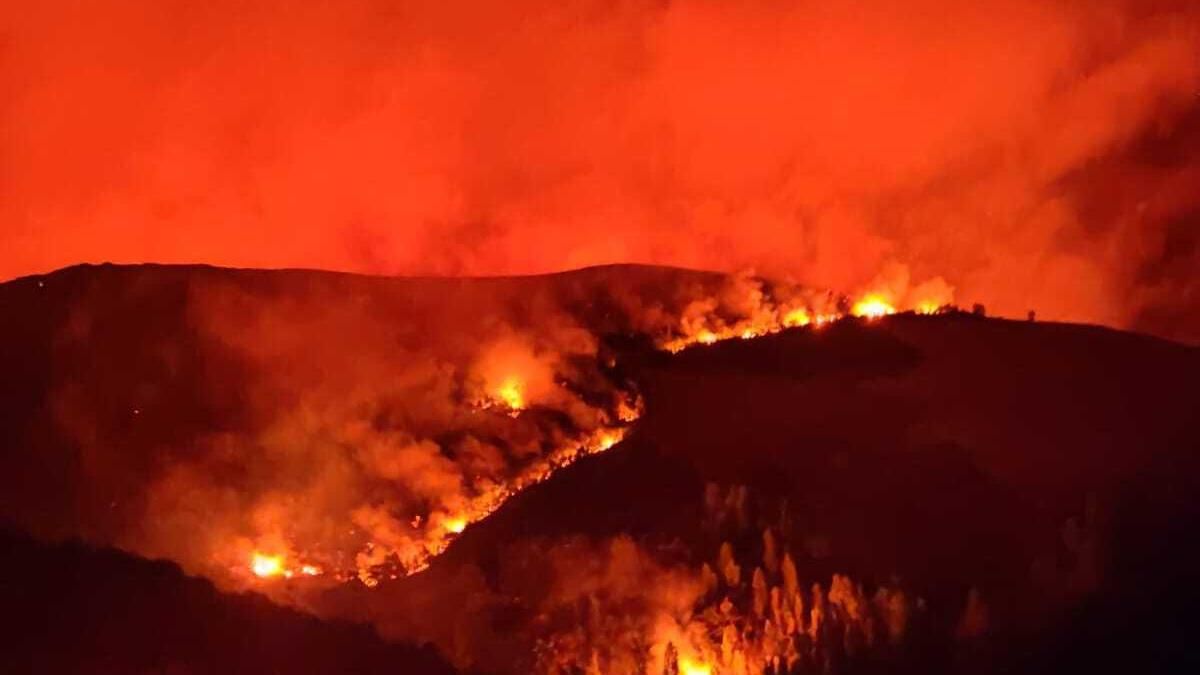 Los incendios de Fasgar y Colinas del Campo cumplen tres semanas sin control: "Hubo varias negligencias"