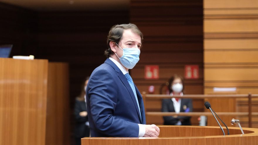 El presidente de la Junta, Alfonso Fernández Mañueco, en la cuarta comparecencia en las Cortes durante la pandemia