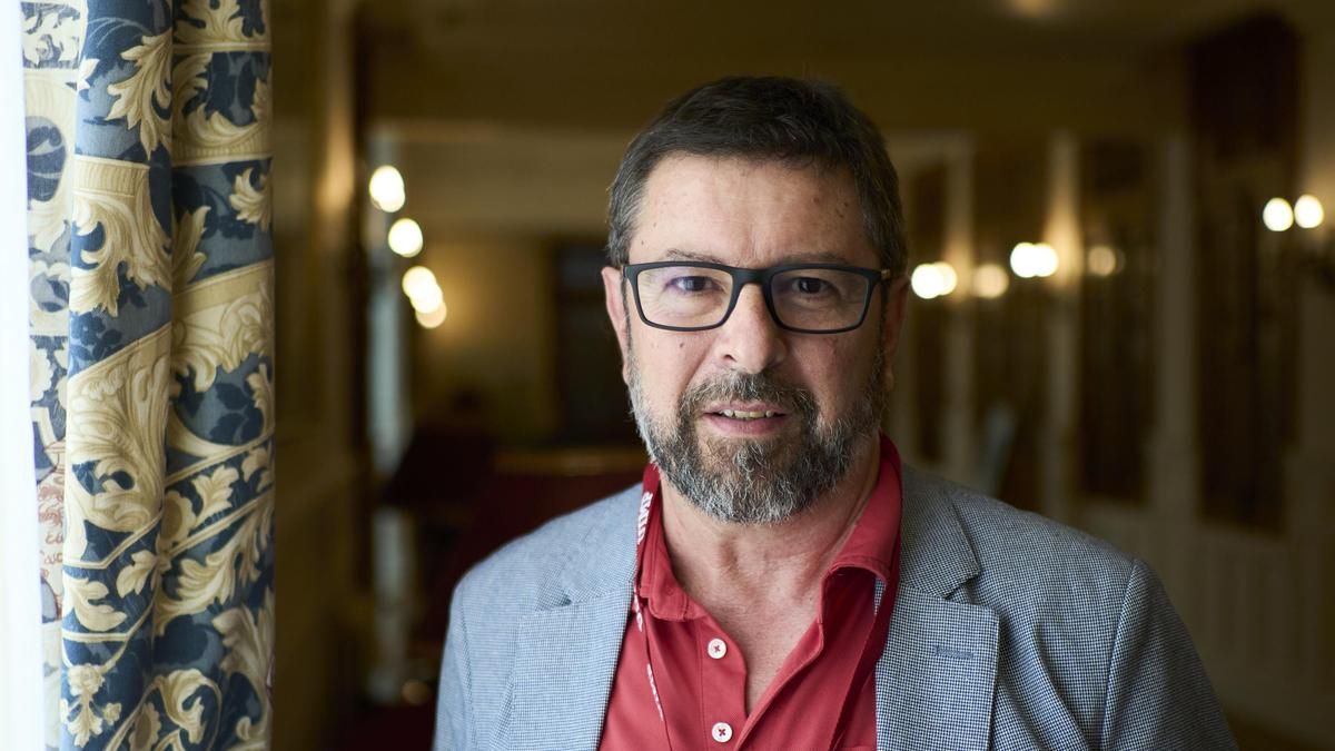 El poeta, editor y crítico literario Carlos Alcorta