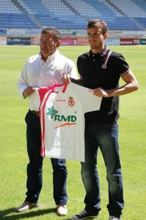 Javier Baena presentando a Santi Santos esta semana.