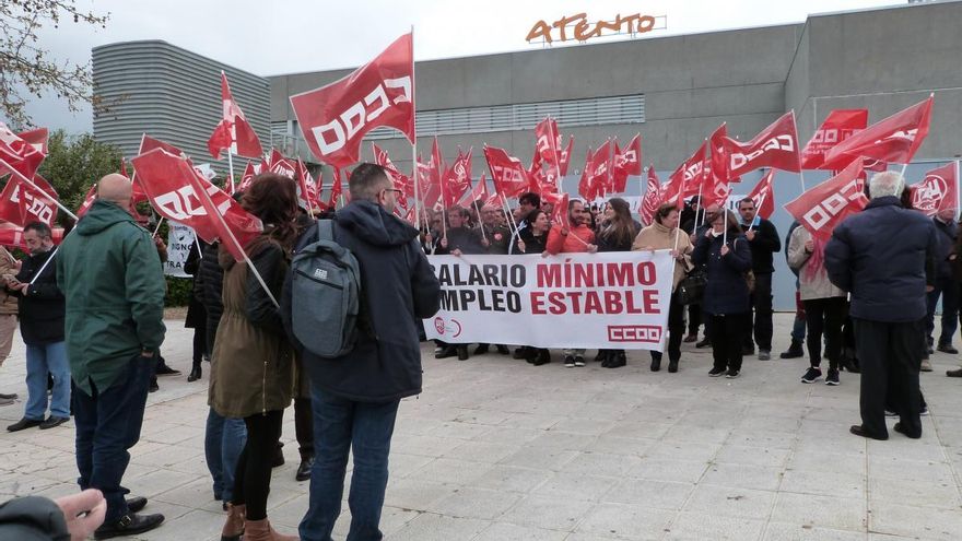 Atento impone el traslado a más de 500 trabajadores con sueldos que en su mayoría “no llegan a mil euros”