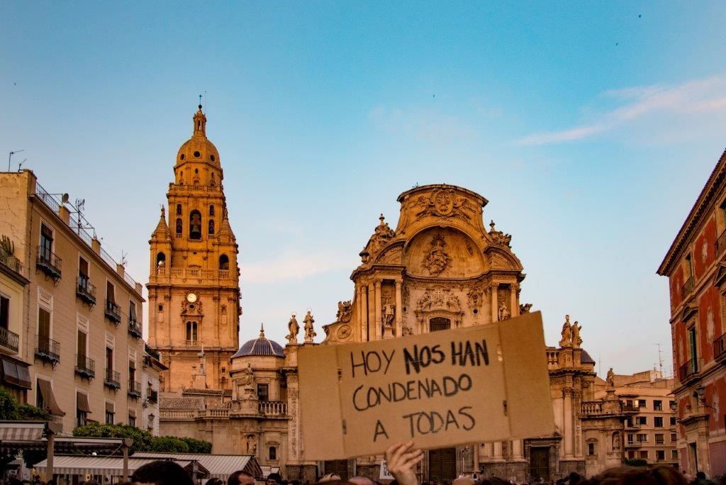 Concentración en la plaza Belluga (Murcia) contra la sentencia de La Manada/ CARLOS TRENOR