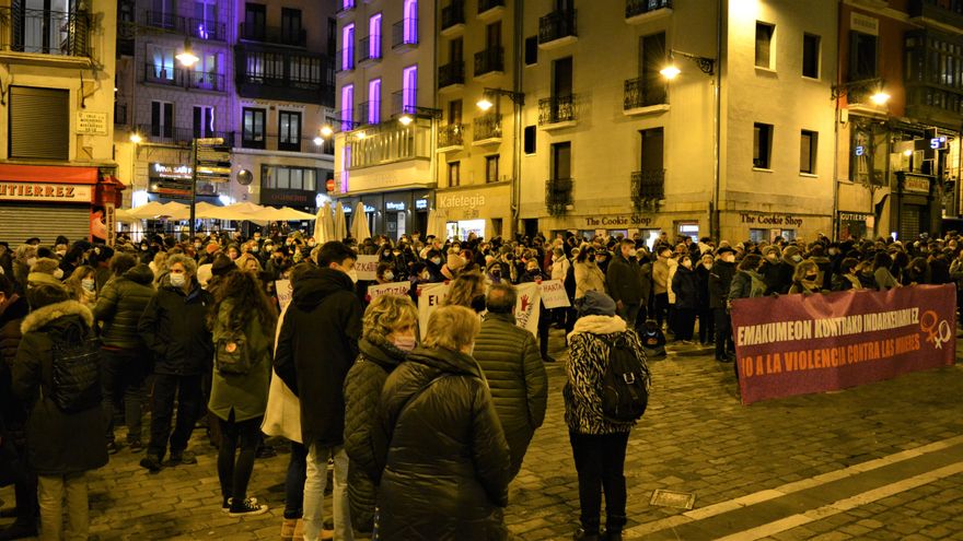 La concentración contra el crimen machista de Sara Pina, en imágenes