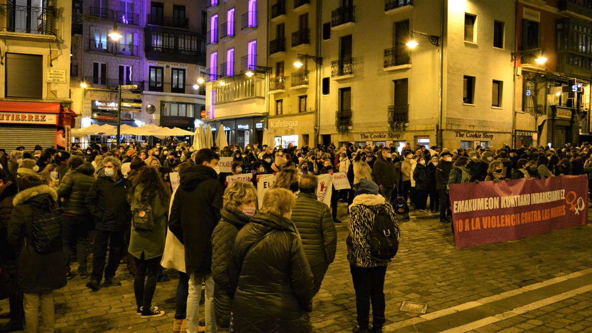 La concentración contra el crimen machista de Sara Pina, en imágenes