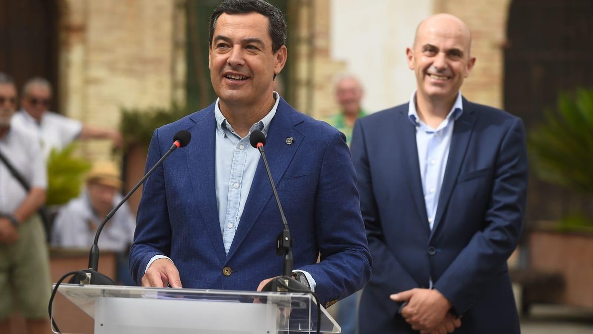 El presidente de la Junta, este martes desde el atril en el marco de una visita institucional realizada al Ayuntamiento de Archidona (Málaga).