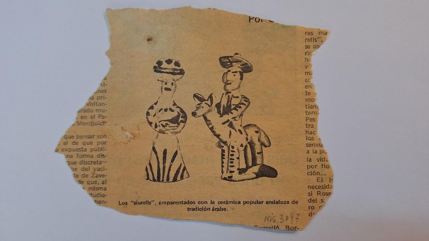 Recorte de prensa del siglo XX con ilustraciones de siurells mallorquines en el estudio de Miró