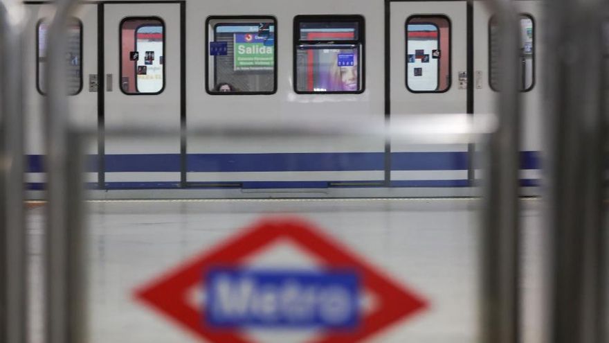 Más pasajeros, menos Metro: subidón del uso del transporte público en Madrid sin aumento de la oferta