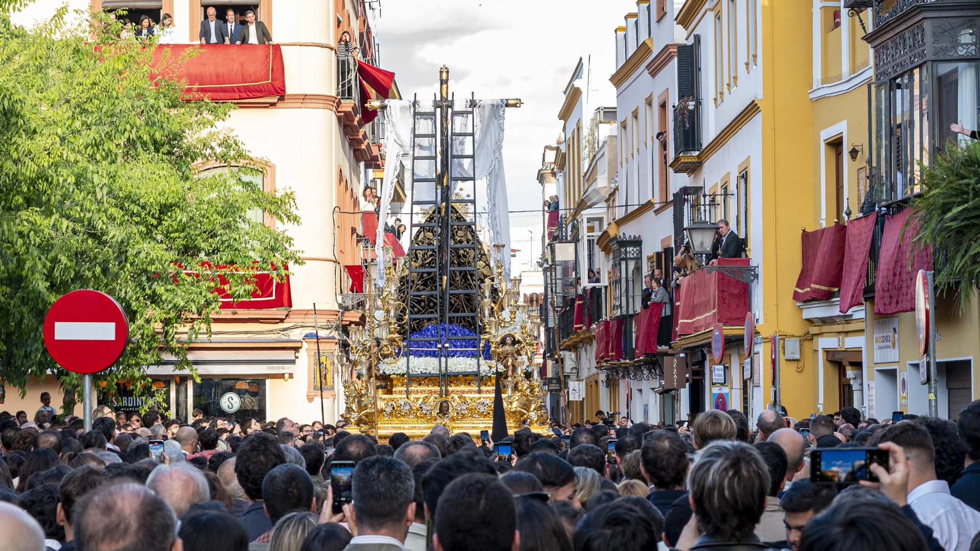 La Soledad de San Lorenzo se aleja bajando el telón de la Semana Santa