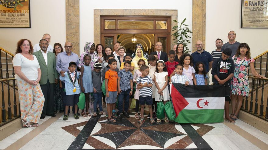 El Ayuntamiento de Pamplona recibe a los niños saharauis que pasan el verano en Navarra tras dos años por la pandemia