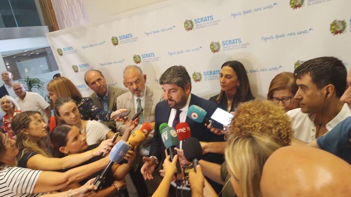 El presidente de la Región de Murcia, Fernando López Miras, en una rueda de prensa previa a la presentación del Informe