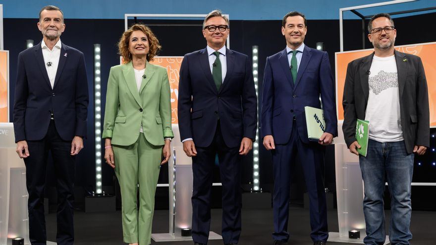 Los candidatos de los cinco partidos con representación parlamentaria -PP, PSOE, Vox, Por Andalucía y Adelante Andalucía- este lunes entes de participar en el debate de la RTVE andaluza con motivo de las elecciones autonómicas del día 17. EFE/ Raúl Caro